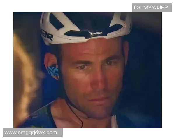 260足球球星传奇：从巅峰到落寞，他们的辉煌与挑战并行的成长故事