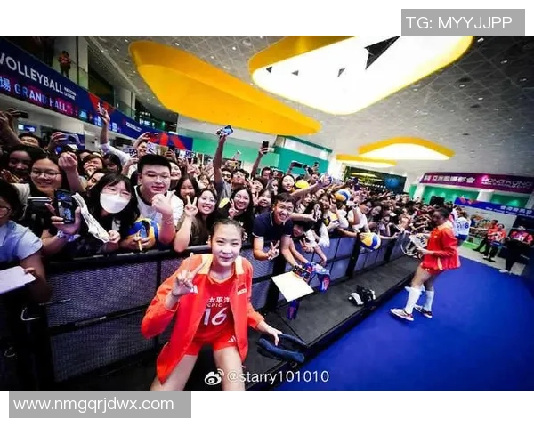 万千球迷热情齐聚球场盛典欢呼心中偶像荣耀登场