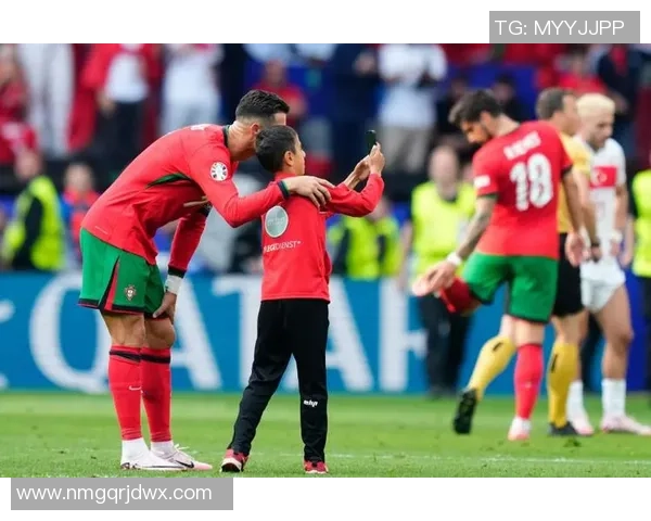 从学渣到球场之王：一位足球明星的逆袭人生与成长故事