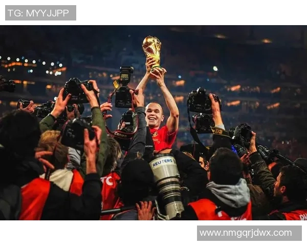 全球足球传奇：2025年十大最佳球星盘点与荣耀时刻